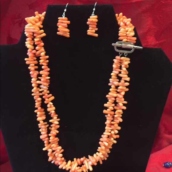 Necklace - Picture 1 of 2